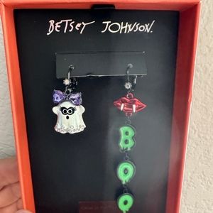 Betsey Johnson Halloween Glow in the Dark Boo Lip Earrings